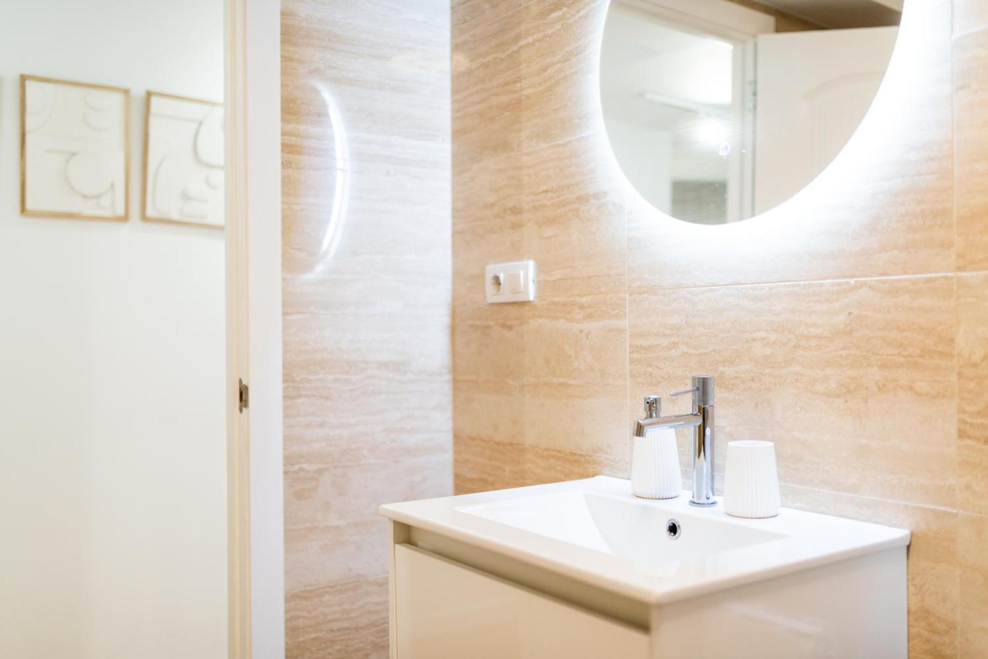 Moderno Apartamento En Granada Centro מראה חיצוני תמונה