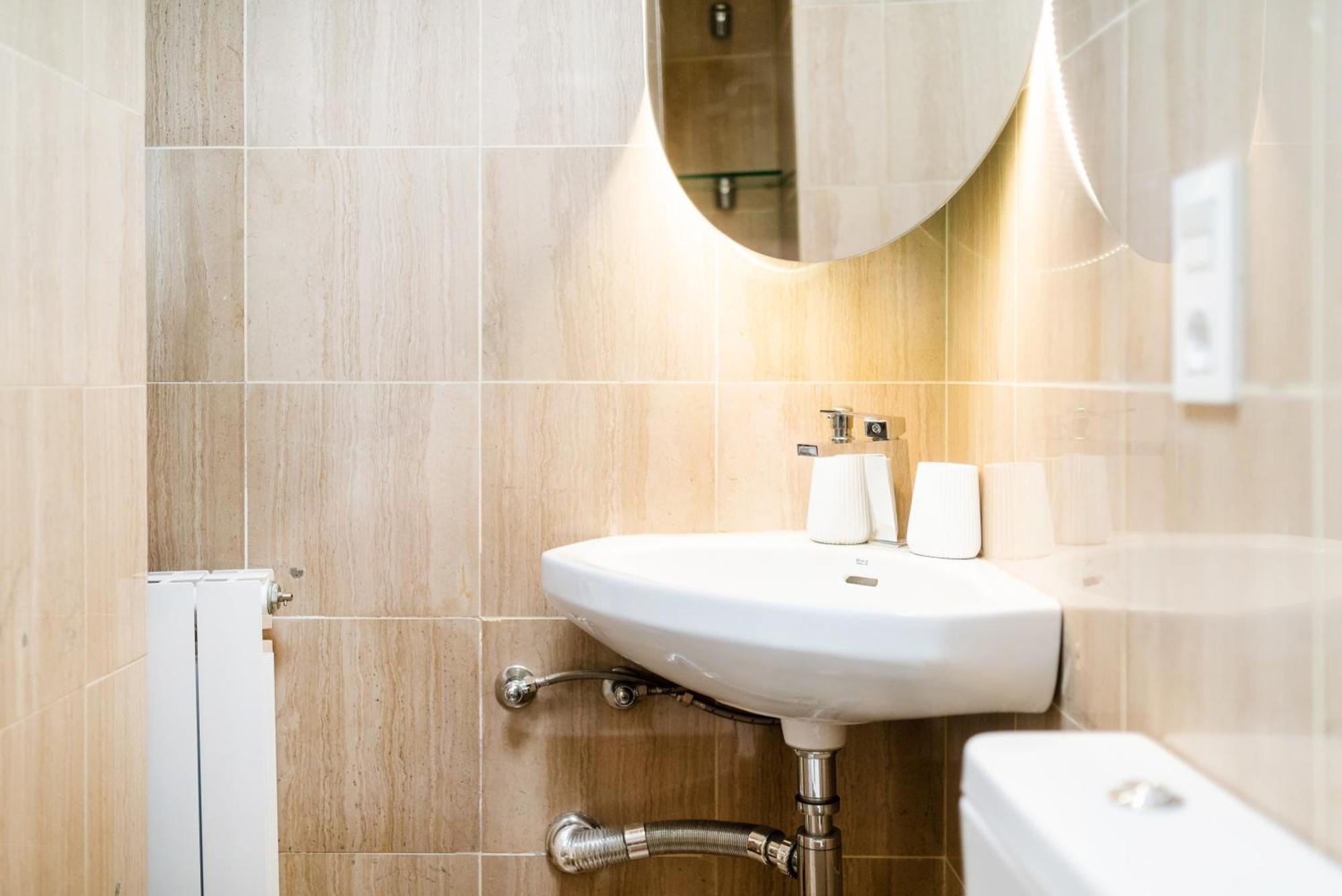Moderno Apartamento En Granada Centro מראה חיצוני תמונה